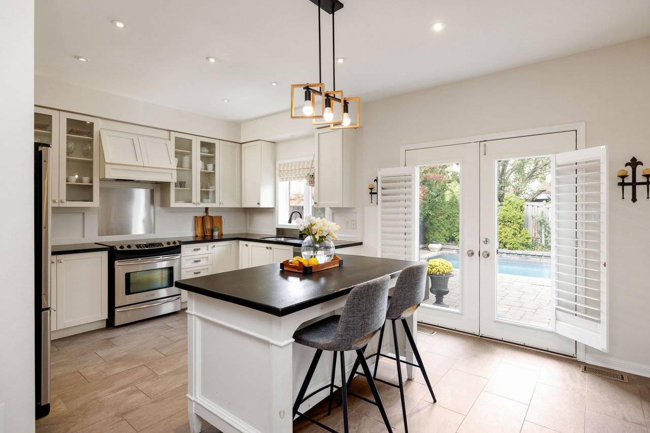 2202 Brookhaven Crescent