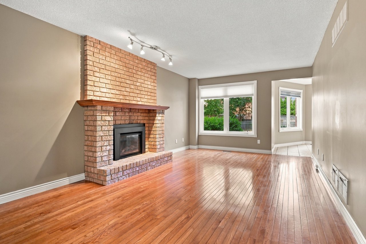 Executive home in Oakville's prestigious Glen Abbey community