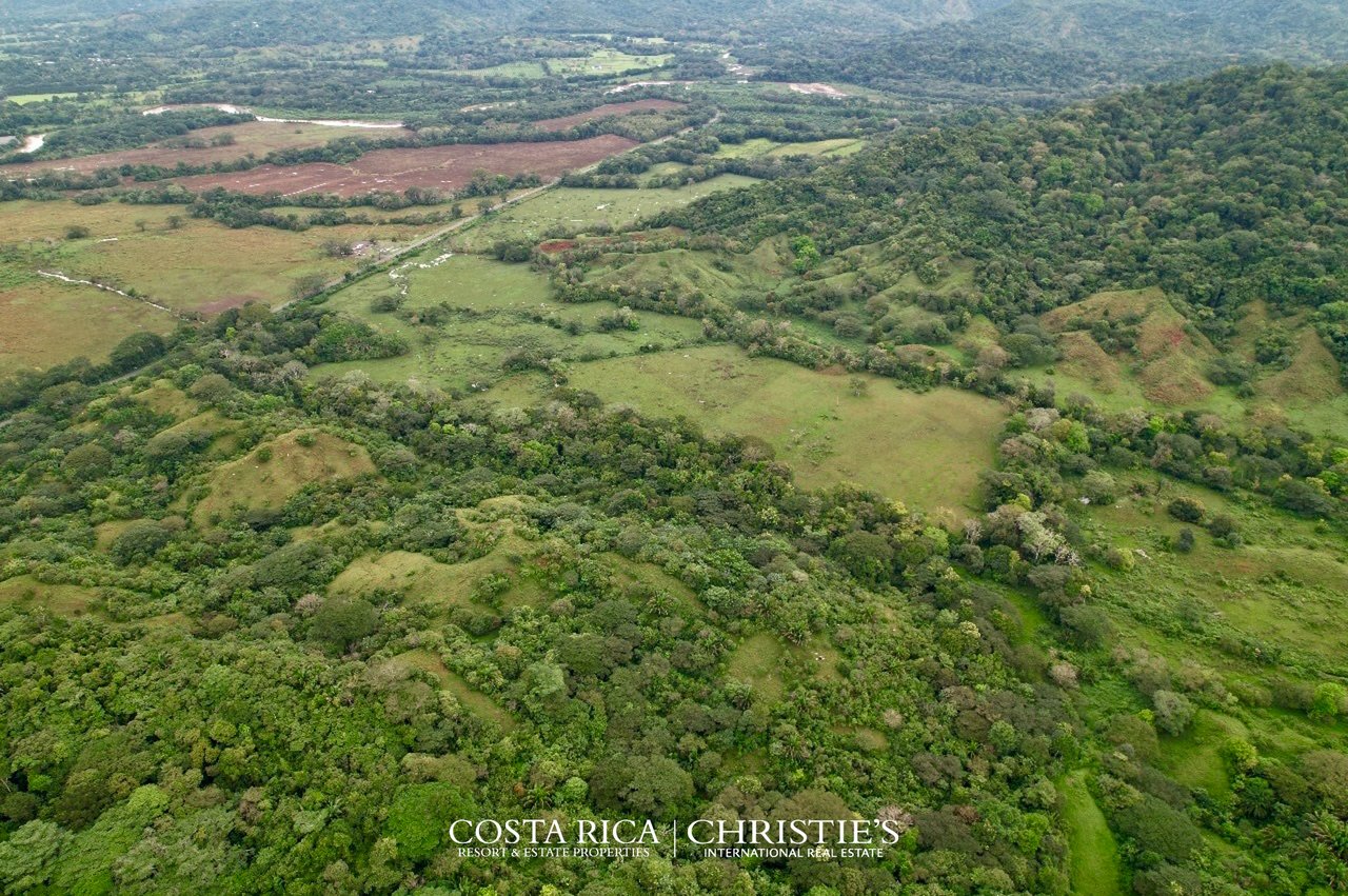 Expansive Ocean Views Central Pacific Estate 