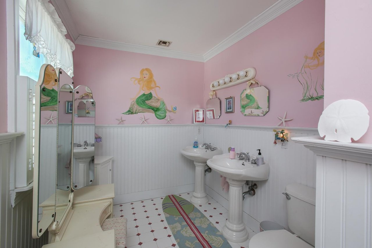 #312 a Classic Bay Header Home Just Three Homes From Ocean