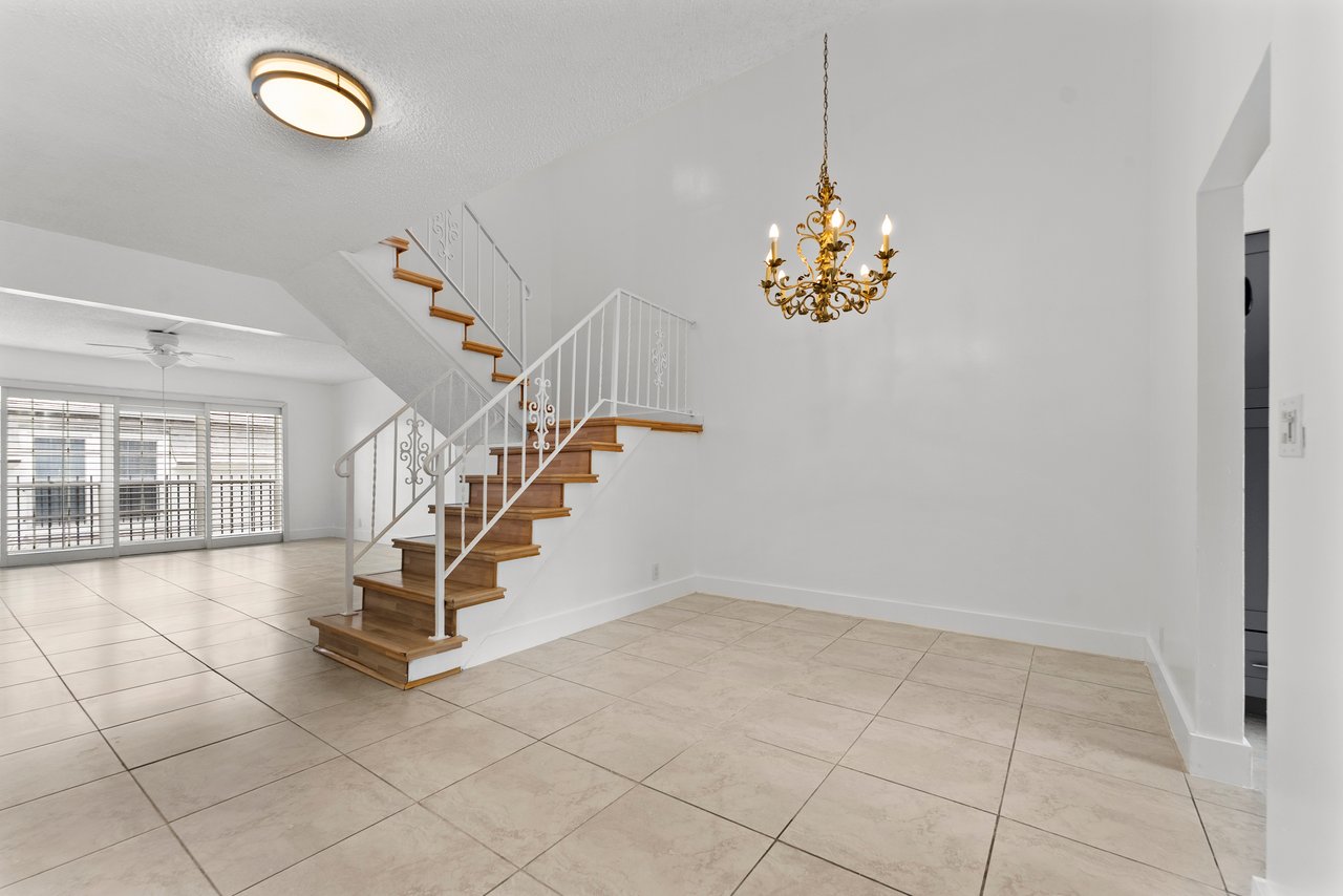 1194 Hillsboro Mile, Unit 72