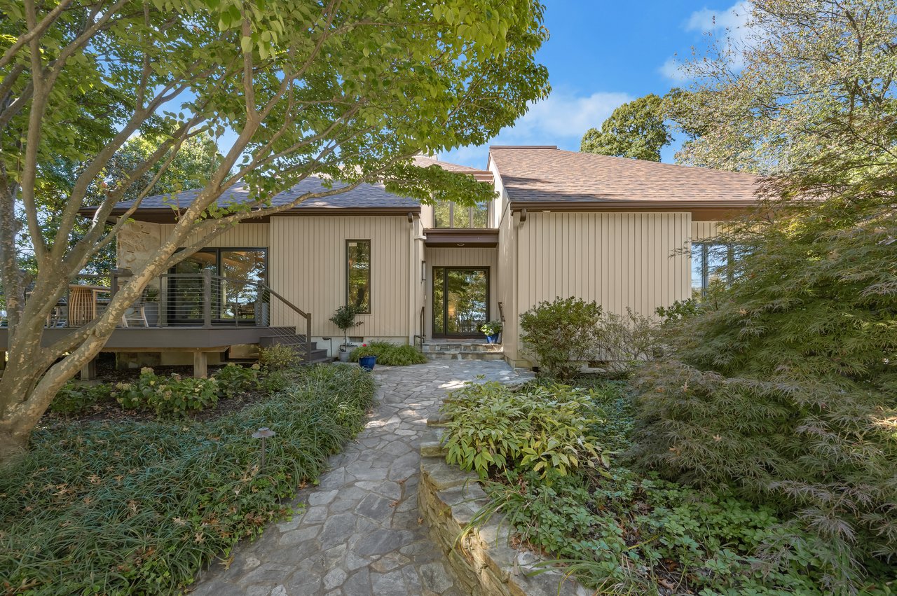 668 Broadwater Way