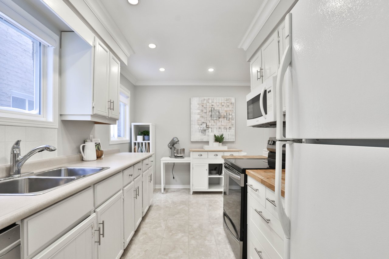 5255 Lakeshore Road 7