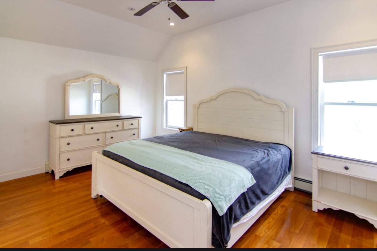 Pet Friendly, updated single family home for Ski Season