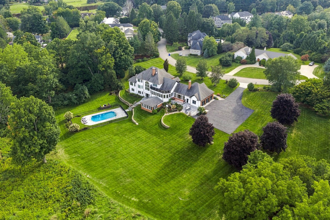 3 Wyndemere Drive