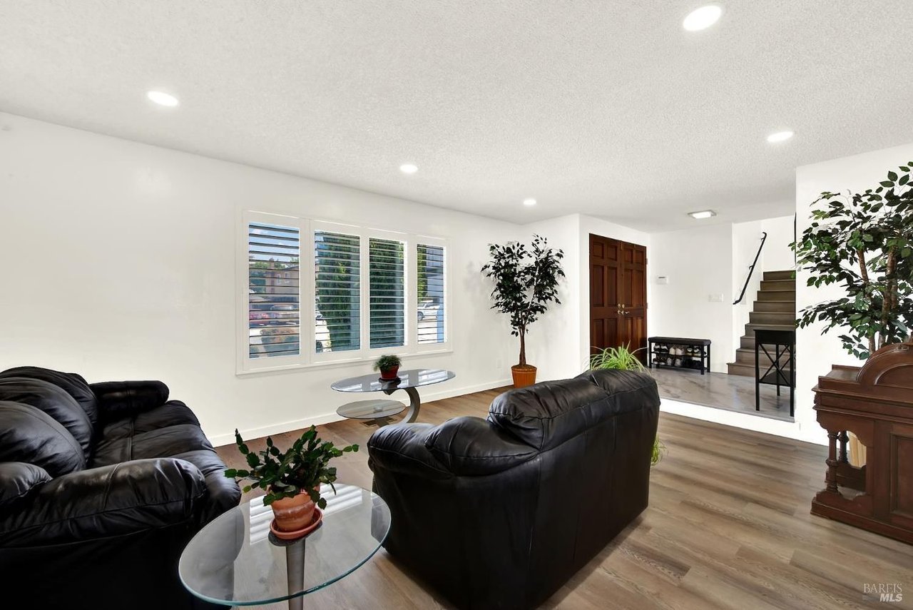 1305 Corcoran Ave