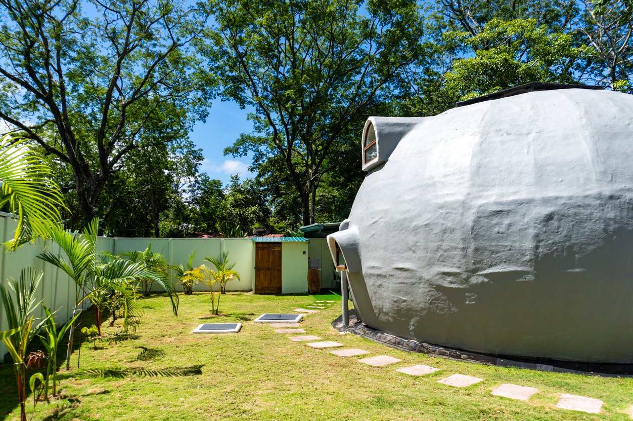 0.07 Acres – Unique 2 Bedroom Dome With Pool Walking Distance To The Beach!!!