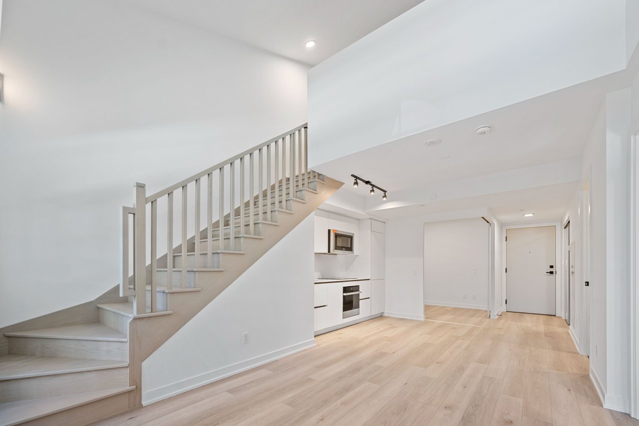 327 King Street W Unit: 306