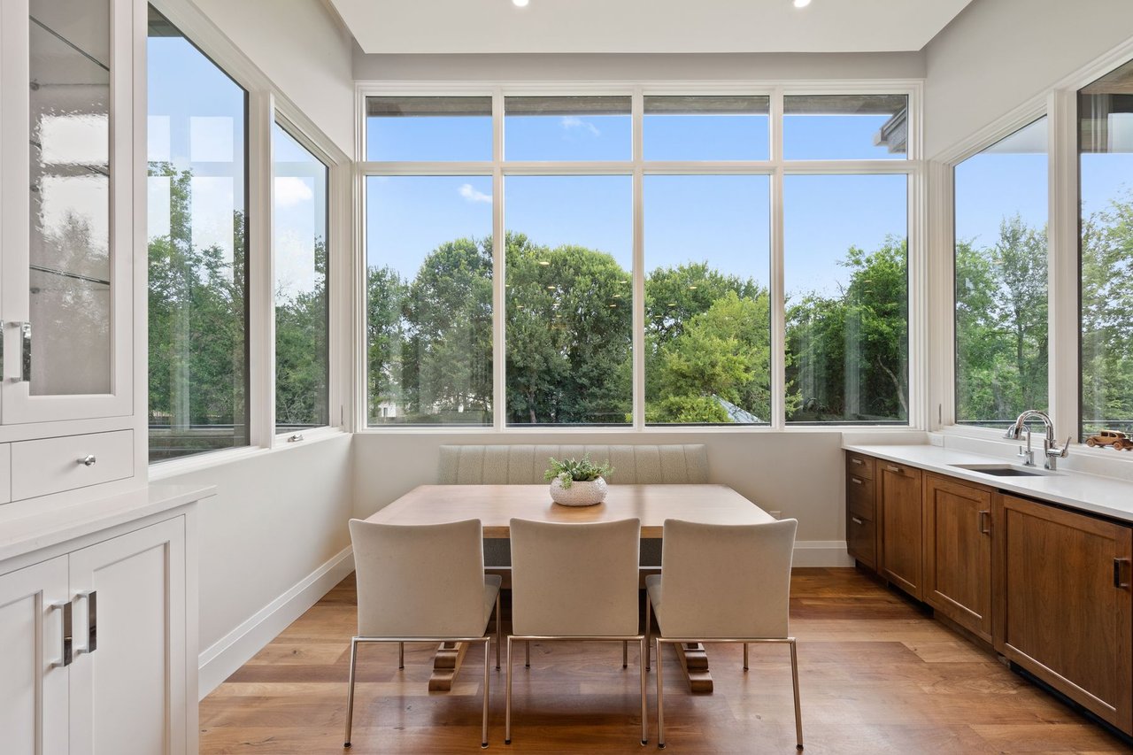 Las Lomas Contemporary