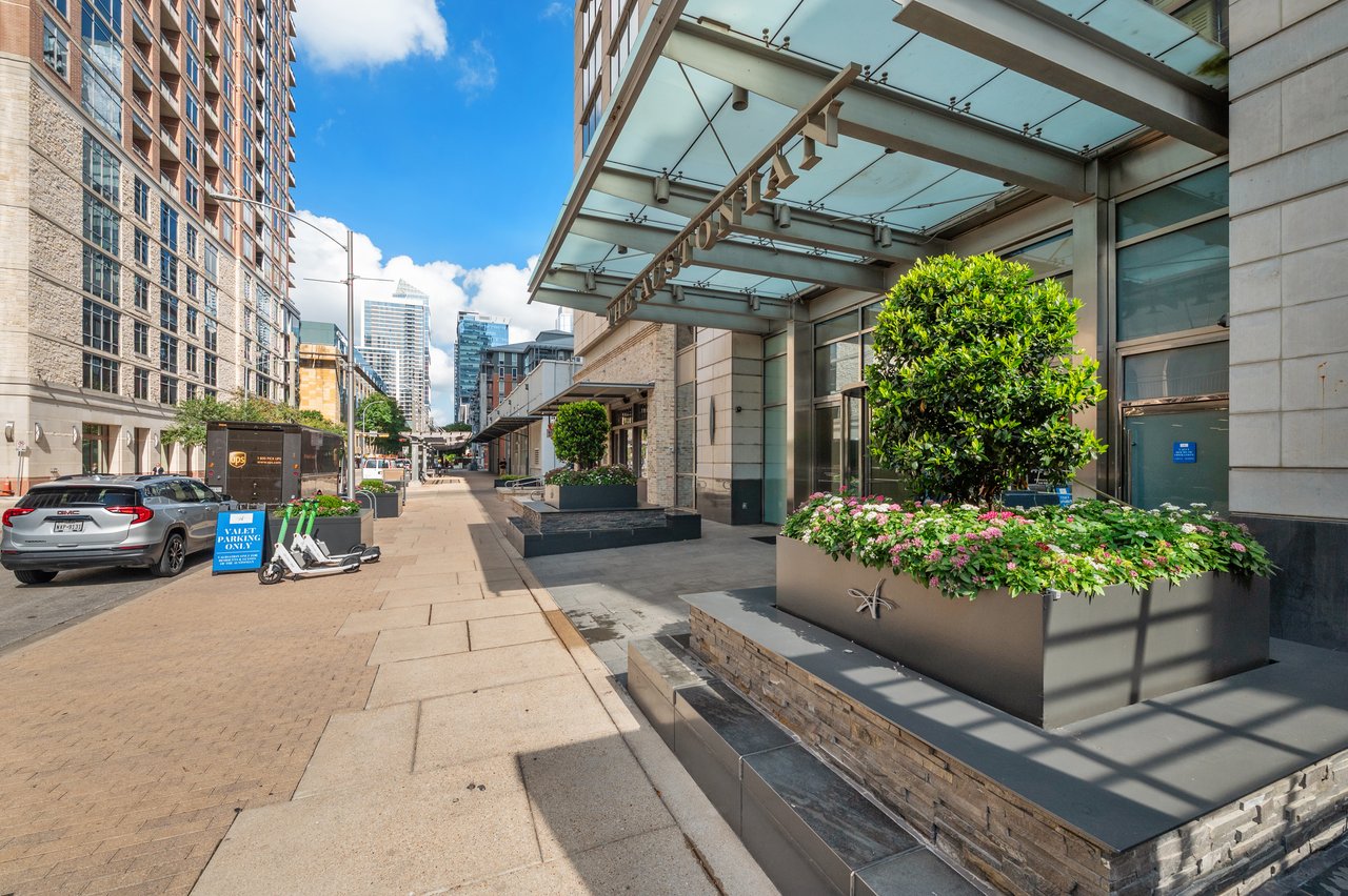 200 Congress Avenue #19F