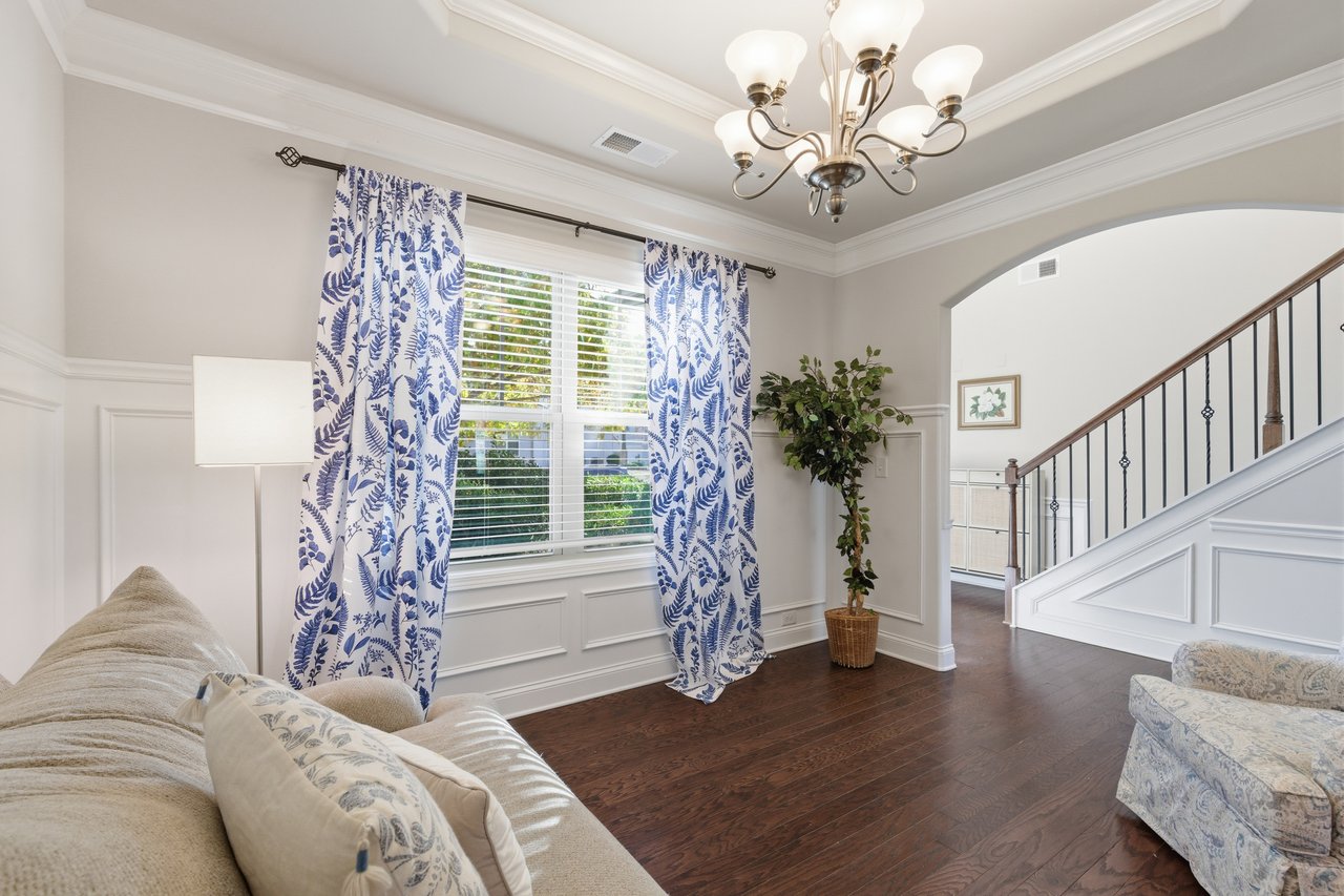 24 Dunsborough Drive