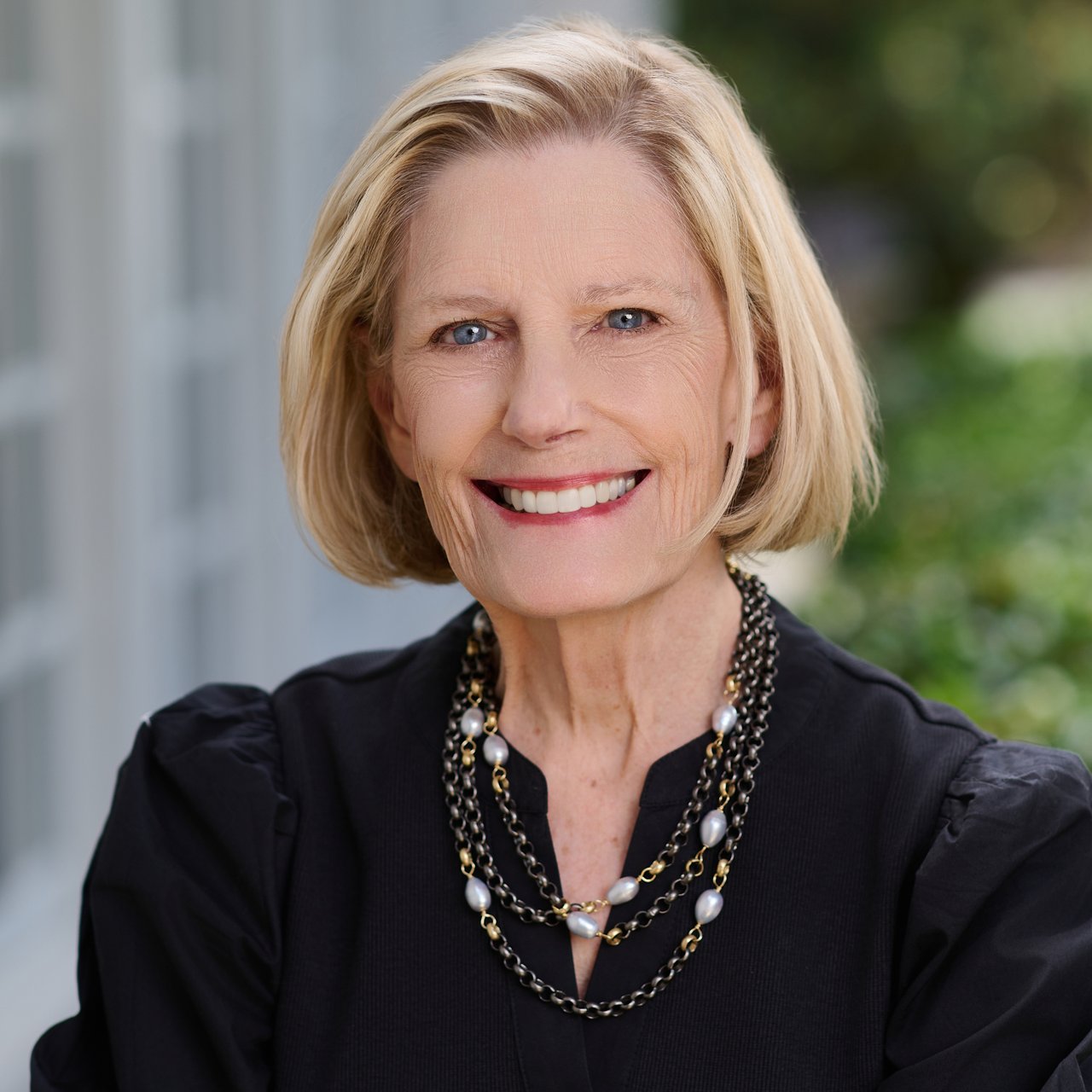 Suzy Hubbell Charlotte, NC Real Estate Agent Headshot
