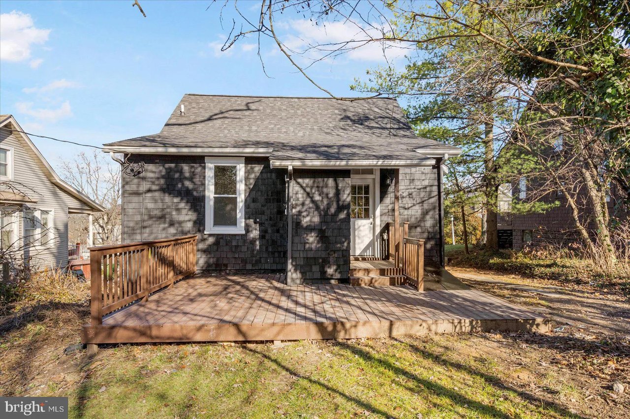 2725 E. Strathmore Ave