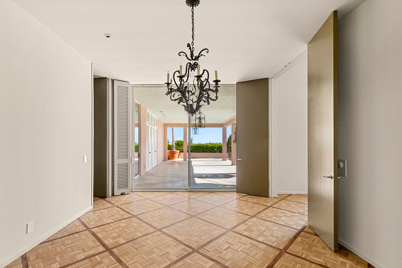 9032 Thrasher Ave, sunset strip