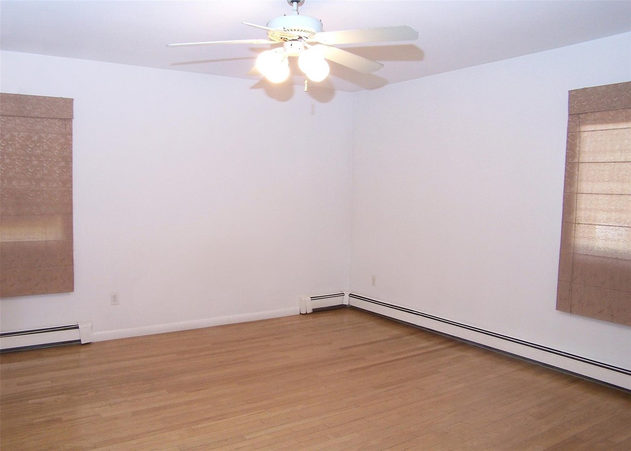220 Bellport Ave