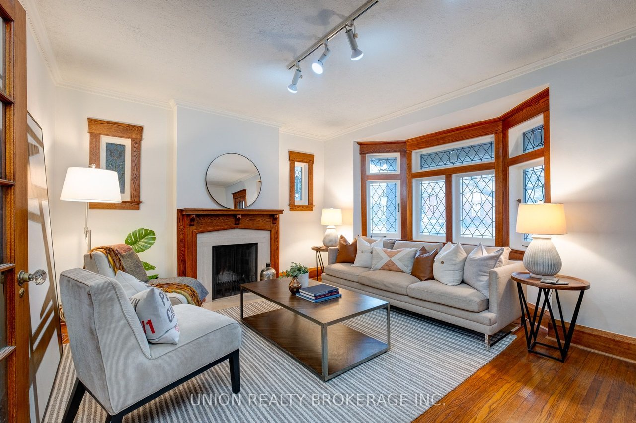 36 Queensbury Ave