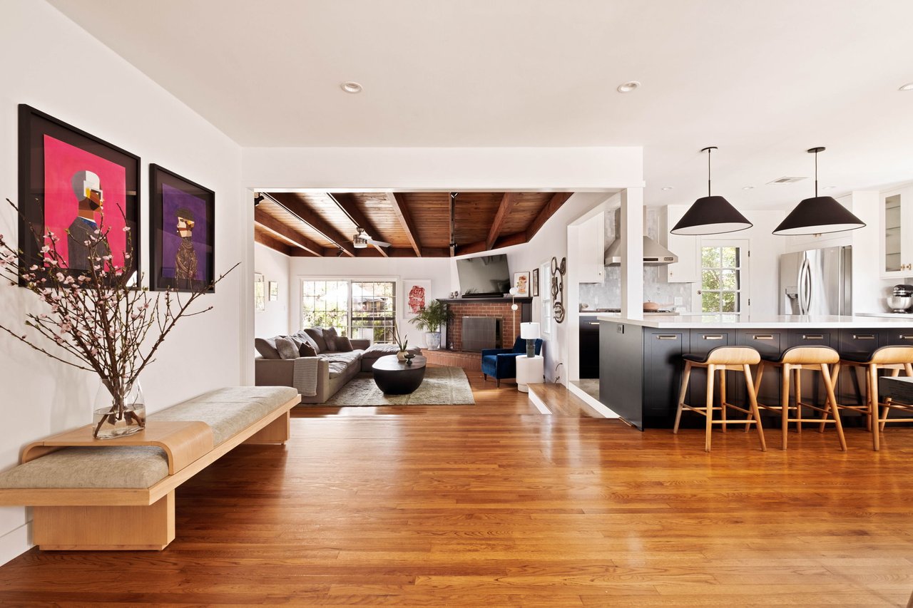 Effortless California Living in This Tarzana Ranch