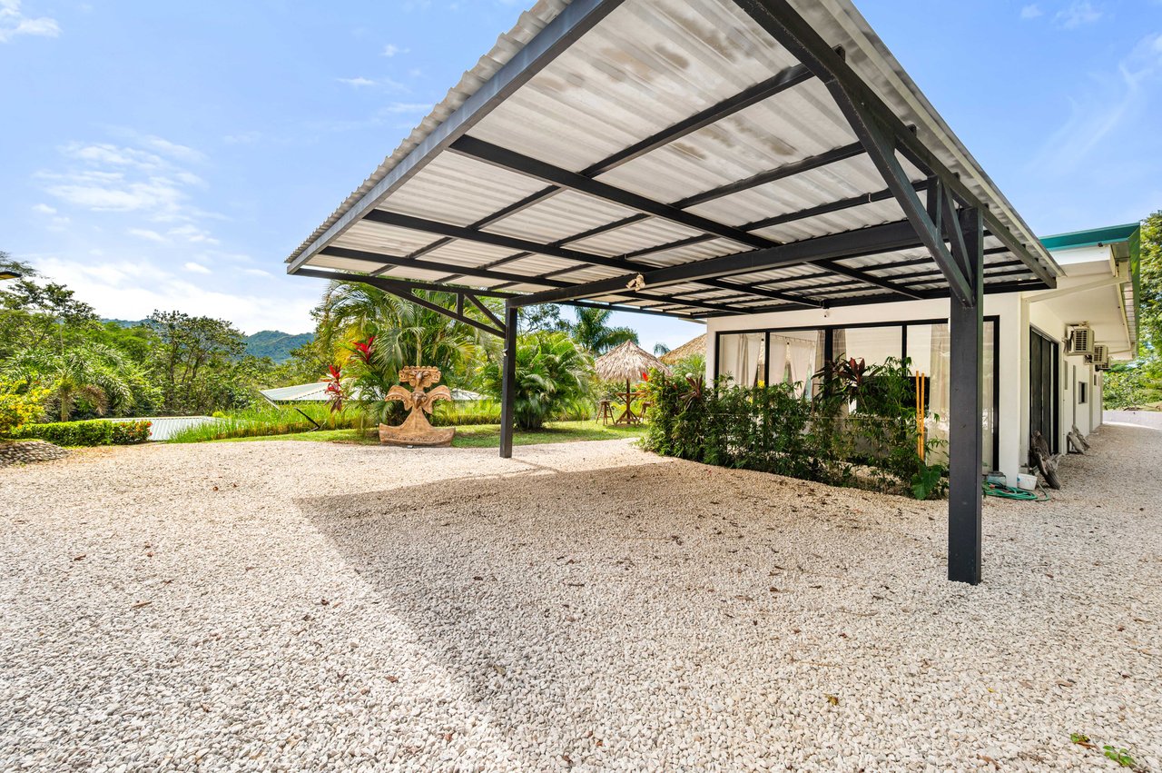 Mimi Lodge | Luxurious Mountain Retreat on 1.5 Acres Just 20 Minutes from Tamarindo