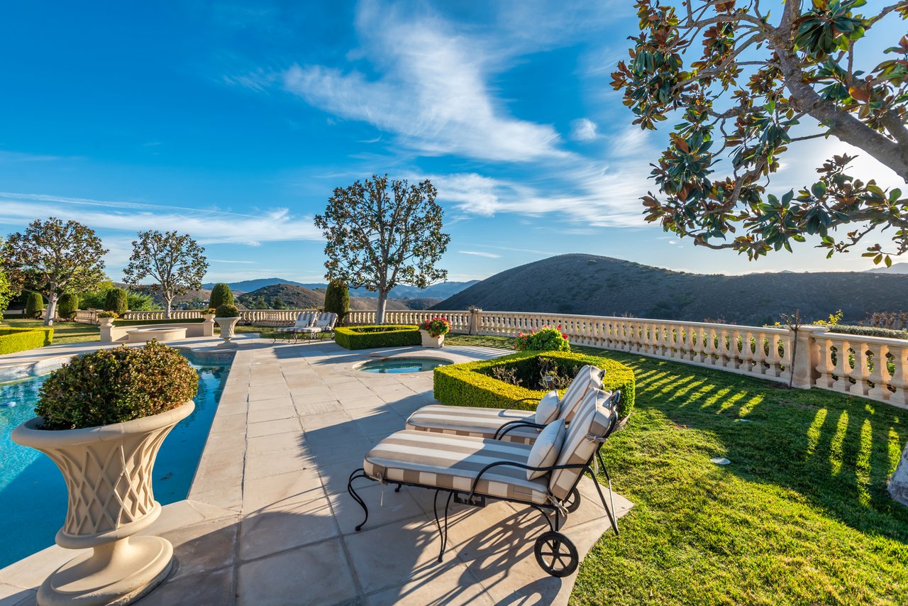 996 Vista Ridge Lane