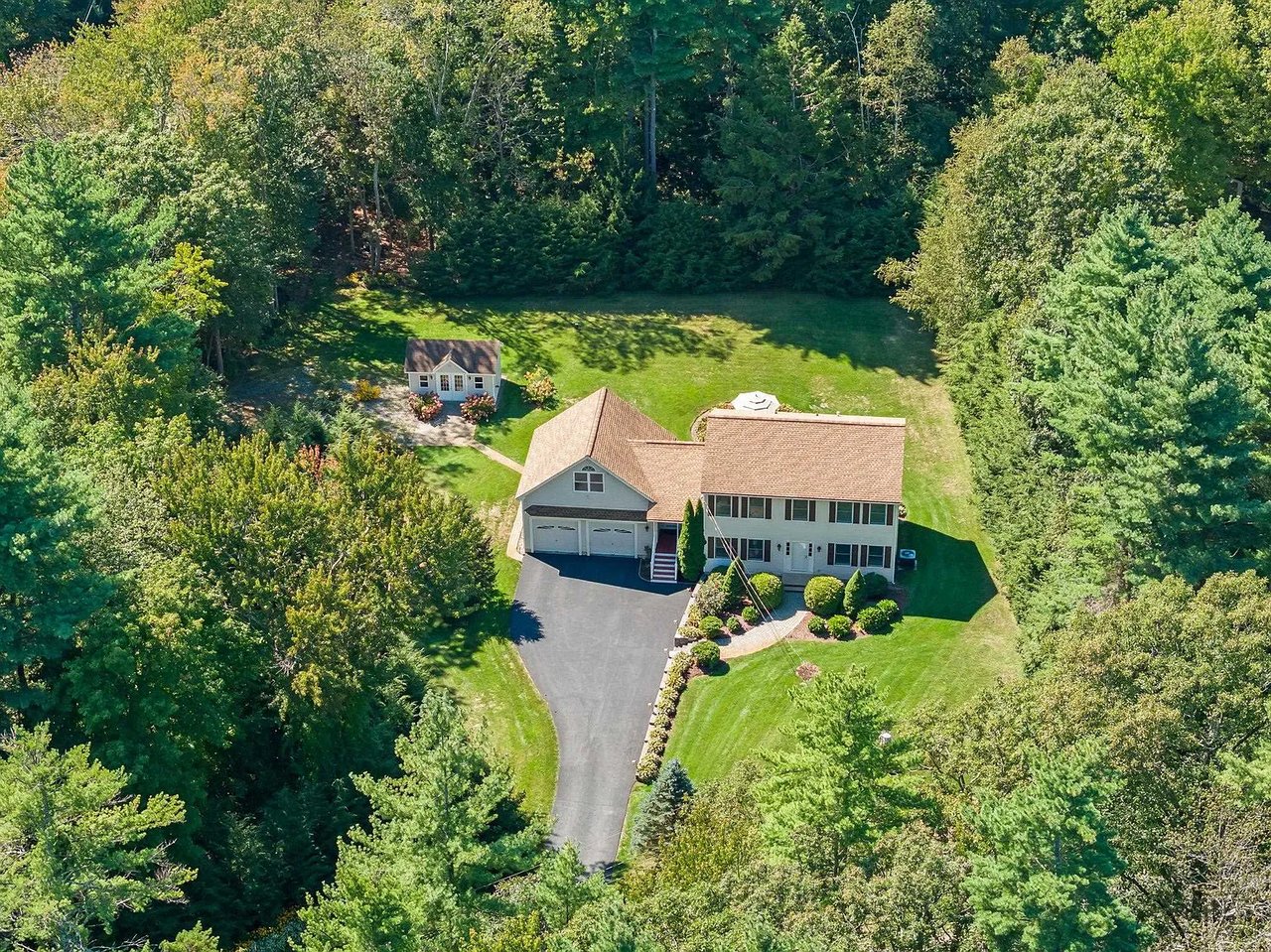 2 Brookside Ln