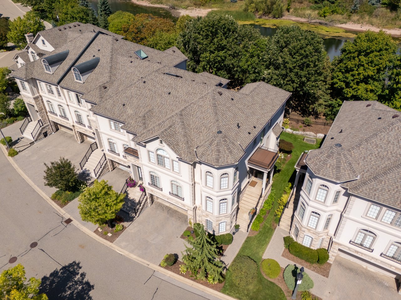30-2400 Neyagawa Boulevard, Oakville