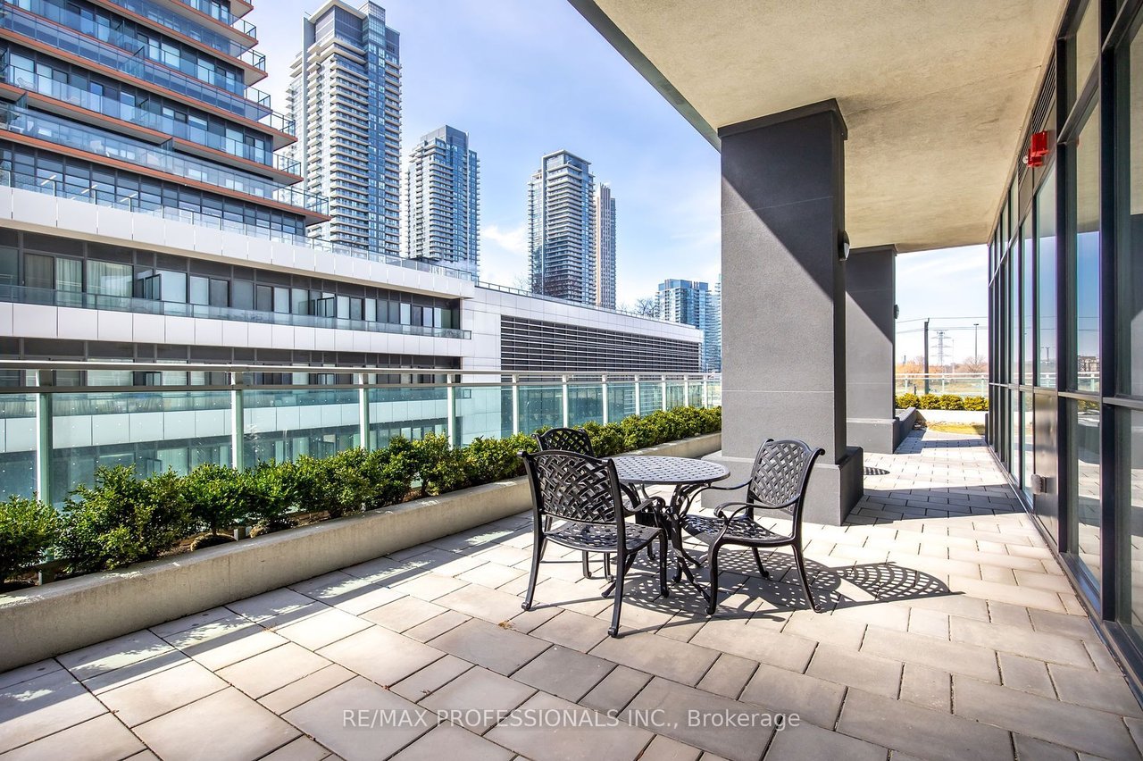 JADE WATERFRONT CONDOS 