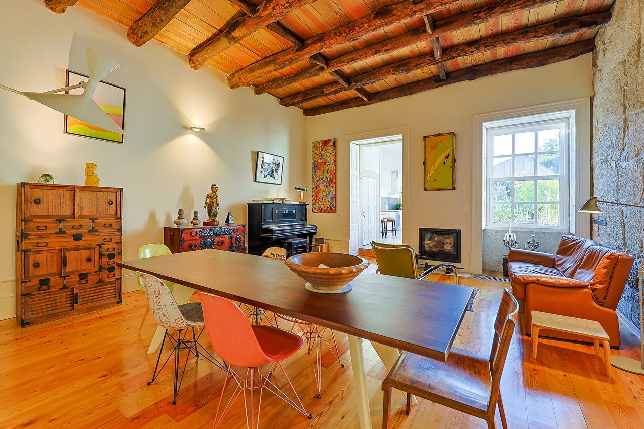 Elegant Two-Bedroom Loft with Garden in Historic Downtown Porto