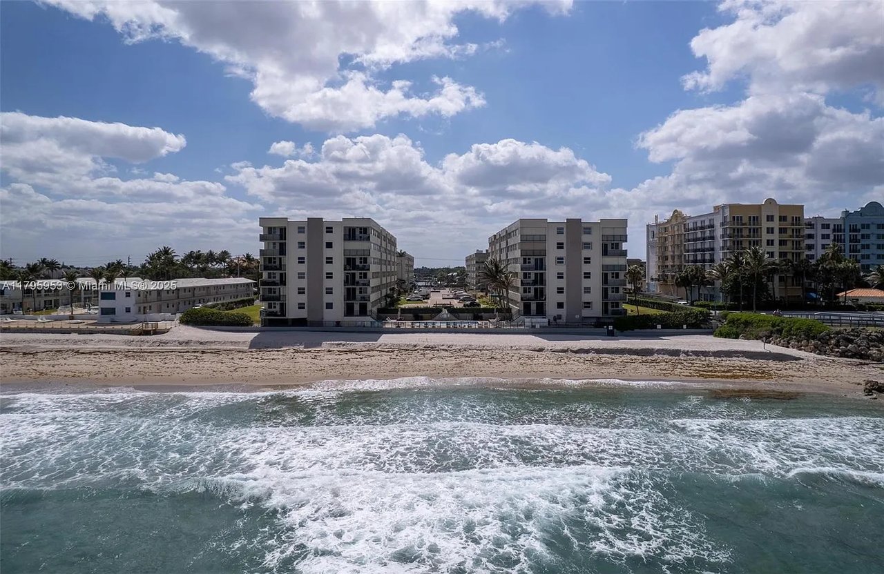 1239 Hillsboro Mile Apt 203