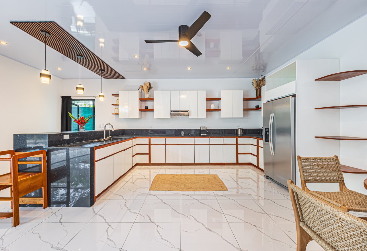 Comfortable 3-Bedroom Pool Home Near Beaches, Parks, and Restaurants