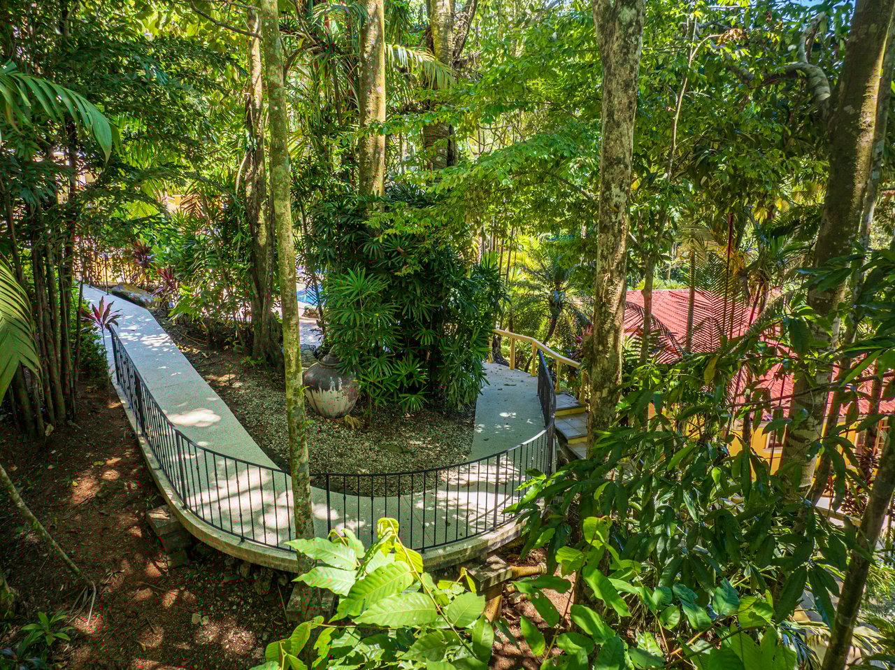 Nido Escondido, Playa Dominical