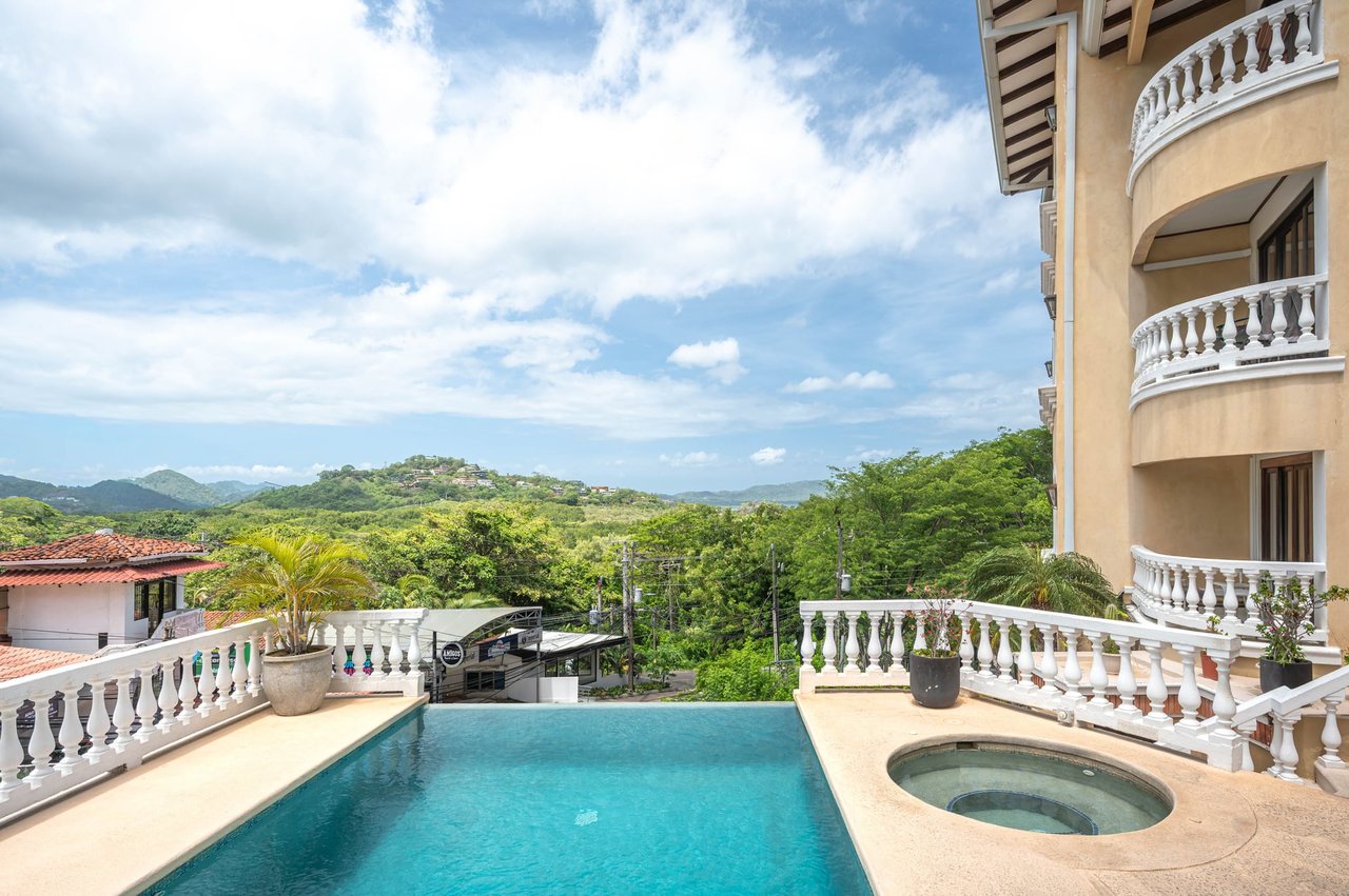 Flamingo Marina Real 11 – Move-in Ready Condo Steps from Flamingo Beach   