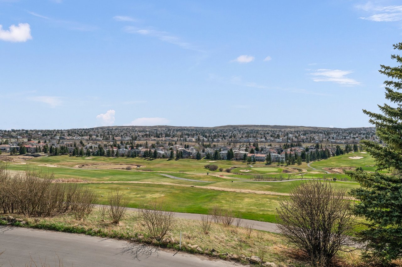 139 Country Hills Gardens NW