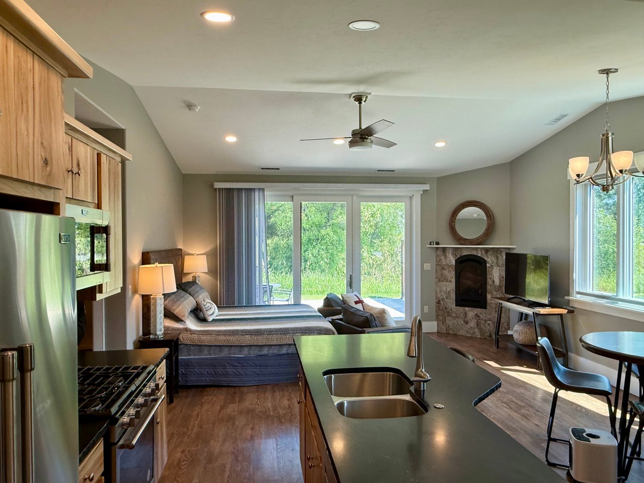 11 Creekside Lane
