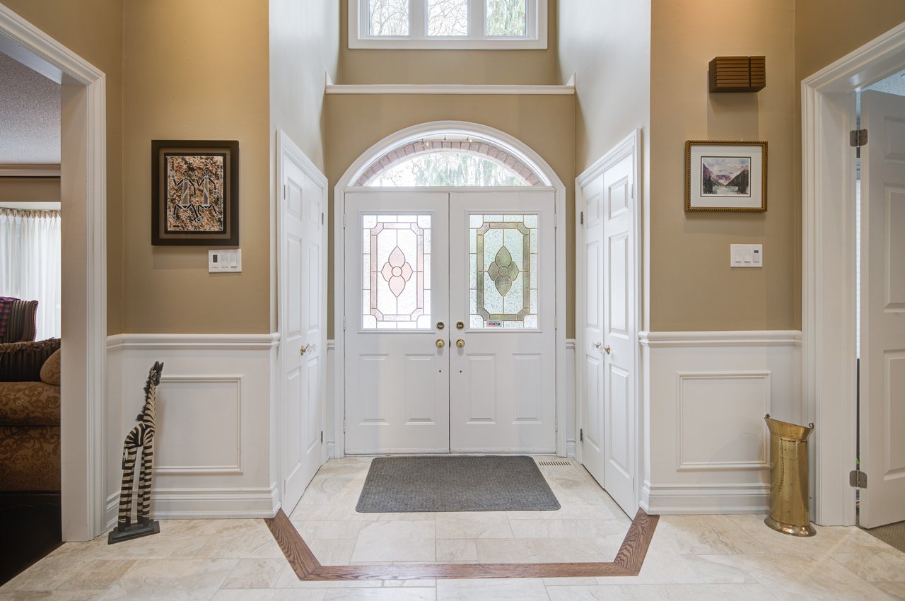 1296 Mapleridge Cres