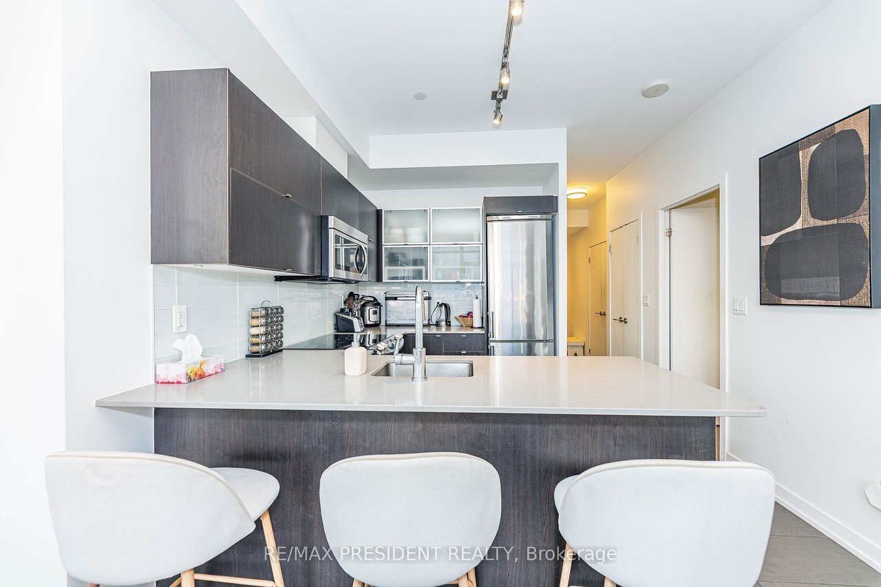 SUN-FILLED CORNER PENTHOUSE 