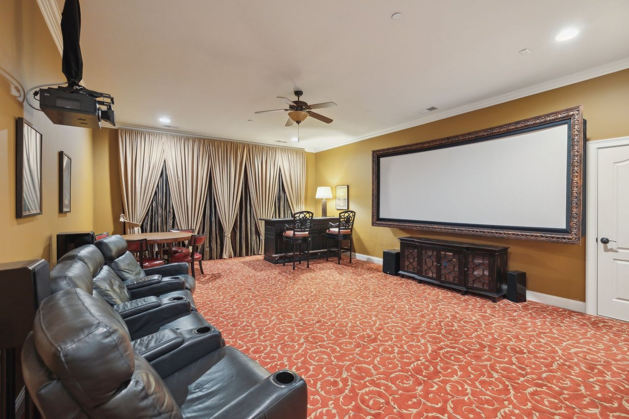 1025 Falling Leaf Cir