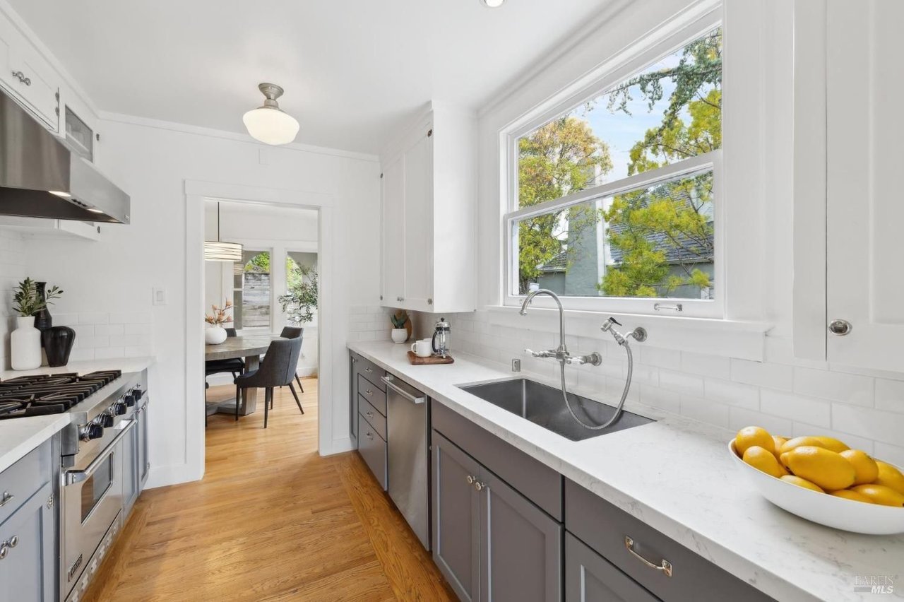 27 Rutherford Ave