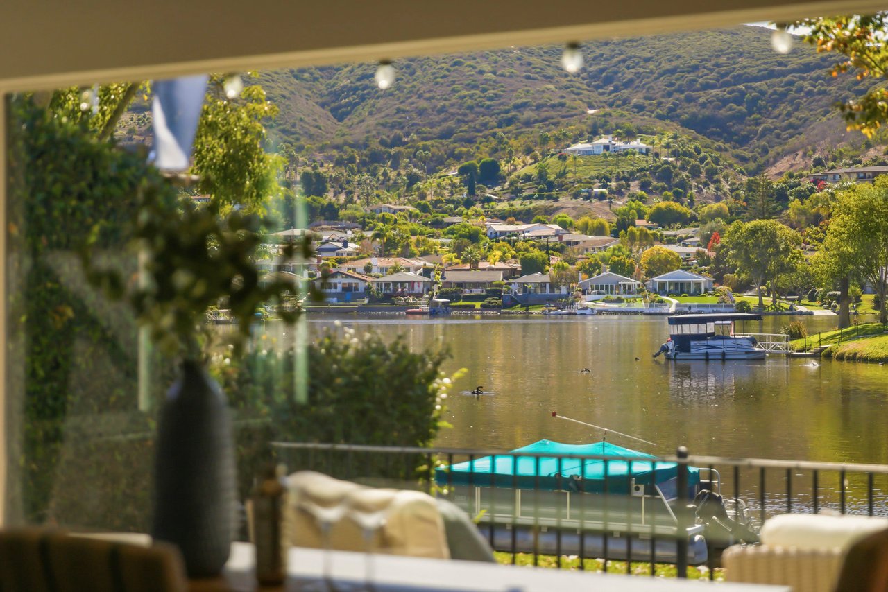 1541 Via Entrada Del Lago