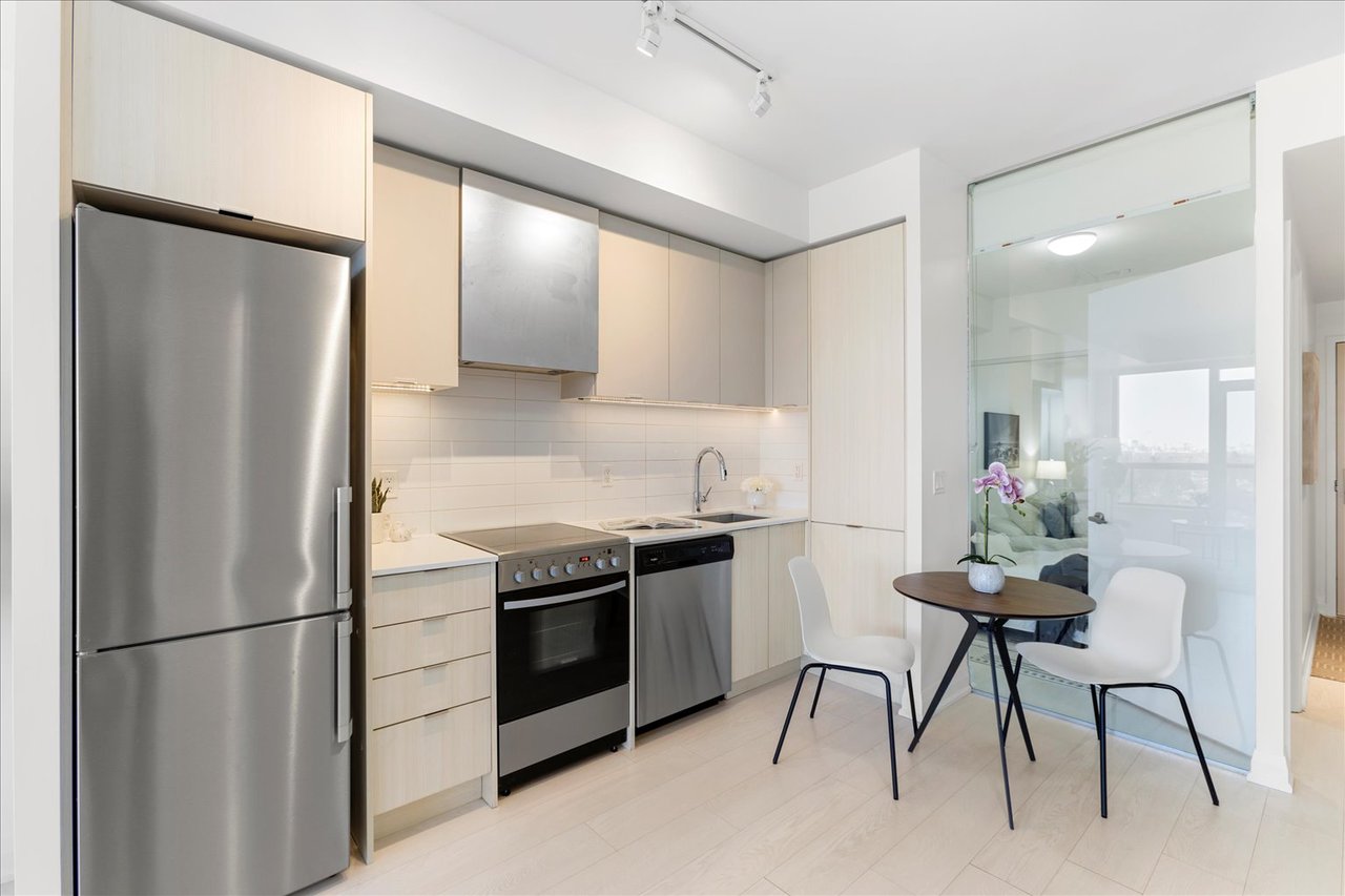 #1009-10 Gibbs Road 