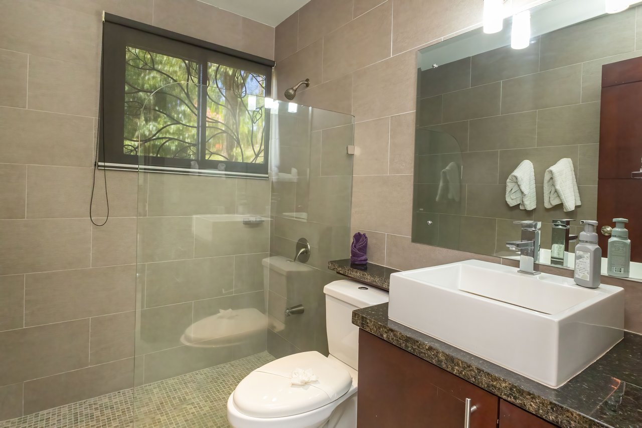 Casa Del Lago With Guest Apartment 