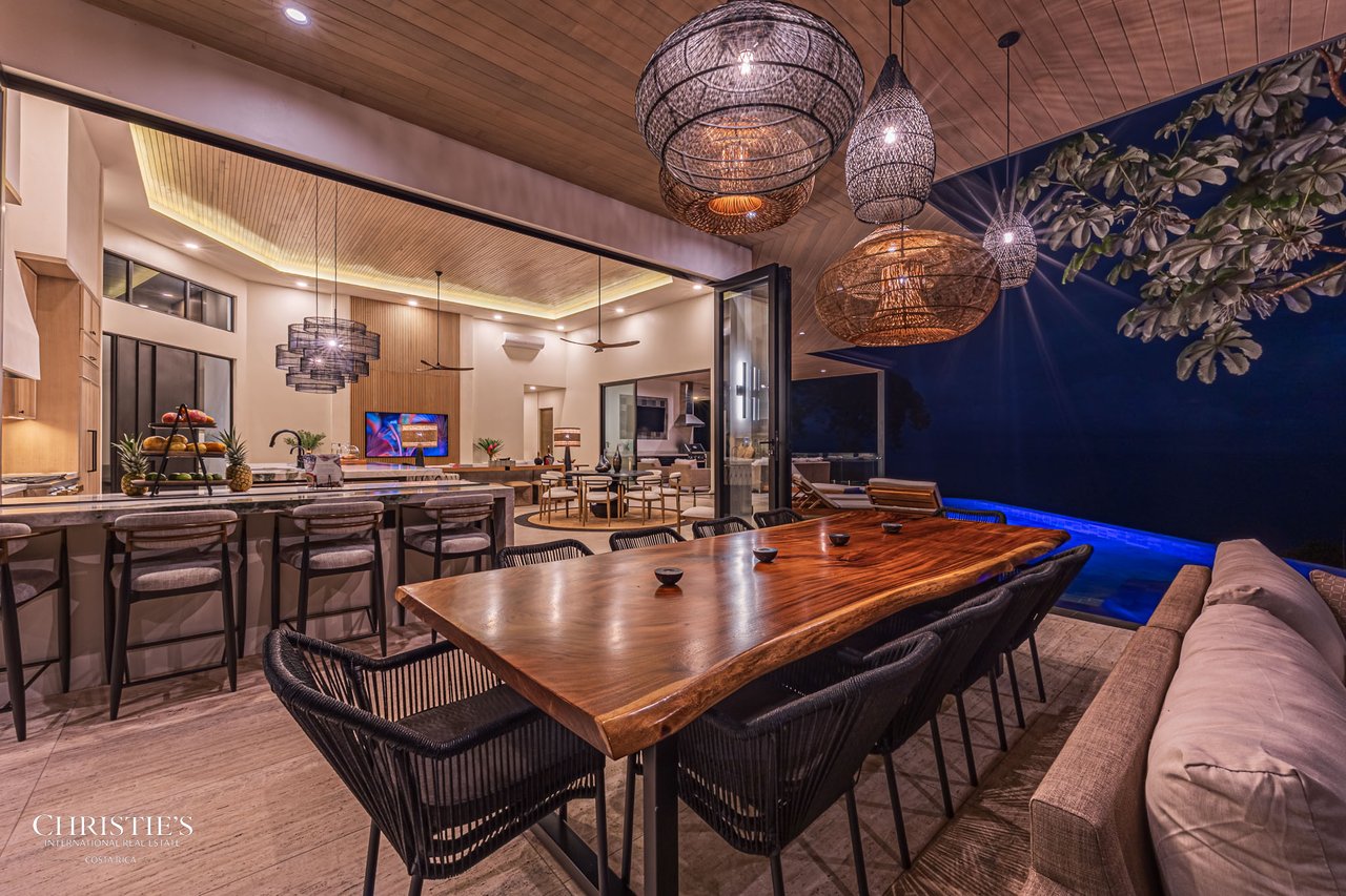 Luxury Estate in Escaleras — 5.5 Acres Majesty of Incredible Ocean Views 