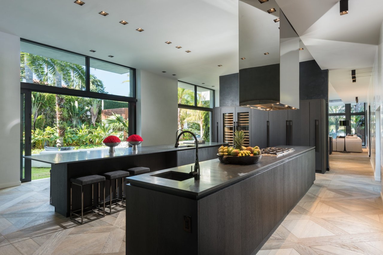Mansion on North Bay Road Sells for $24.750M