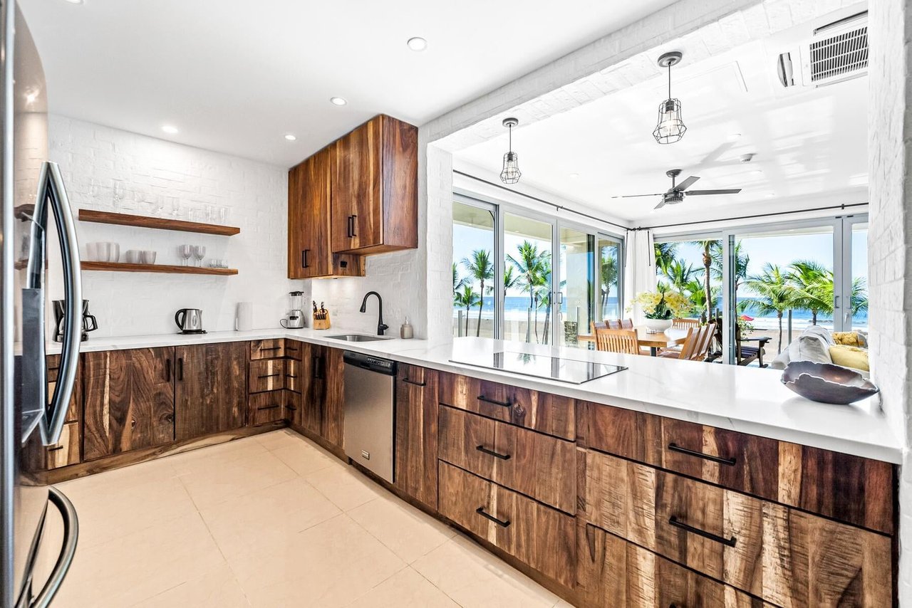 Remodeled Beachfront Condo, Jaco, Puntarenas