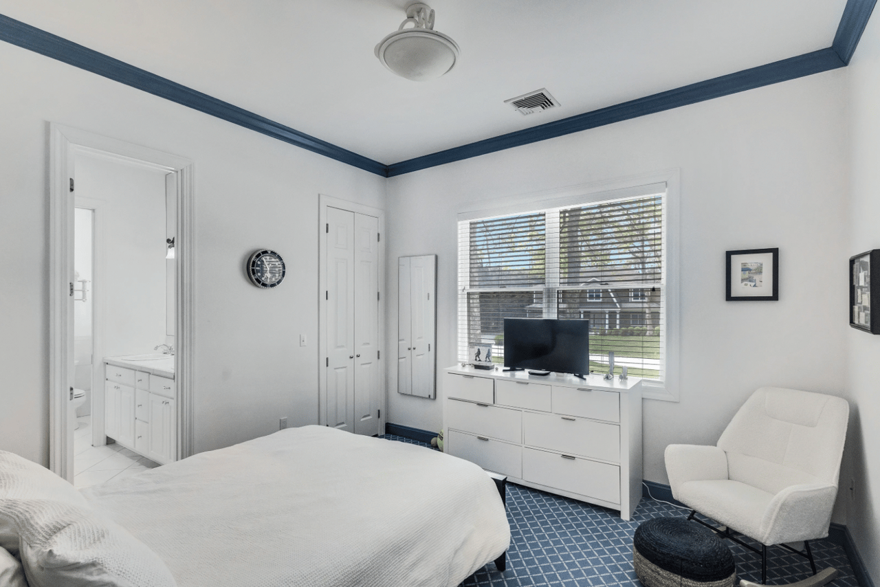 9 Sea Farm Ct, Bridgehampton