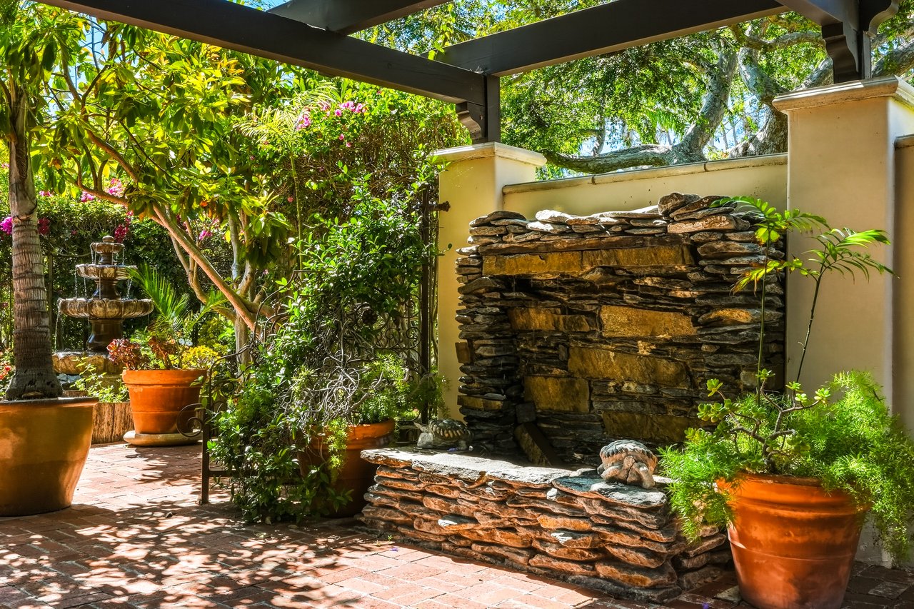 3400 Coast View Dr