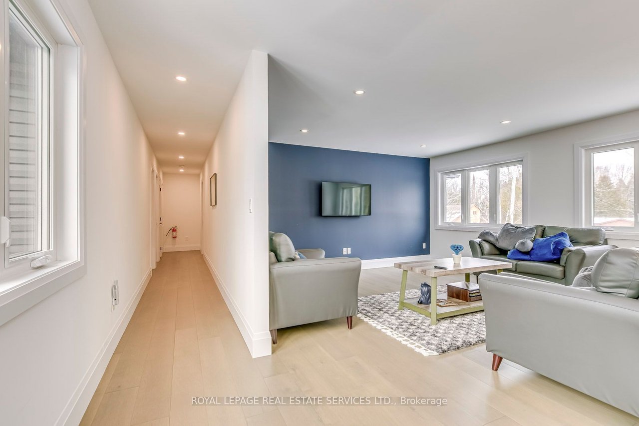 2 Couchiching Cres