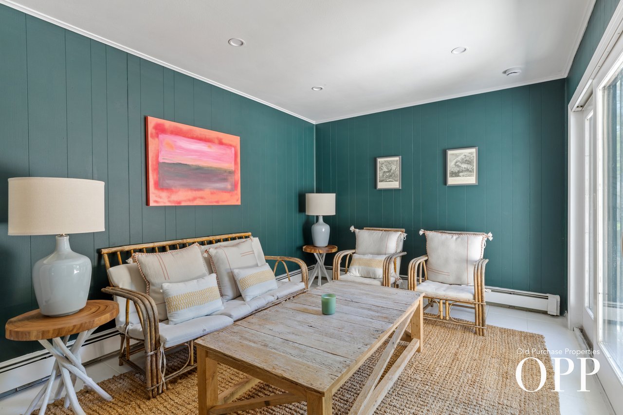 A BELLPORT VILLAGE RETREAT