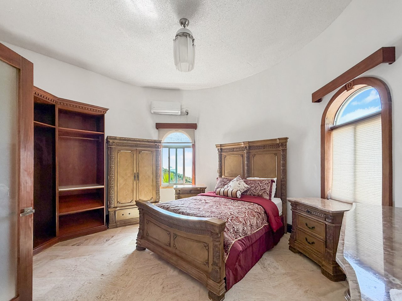 565 Parham Town 7 Bedroom Villa