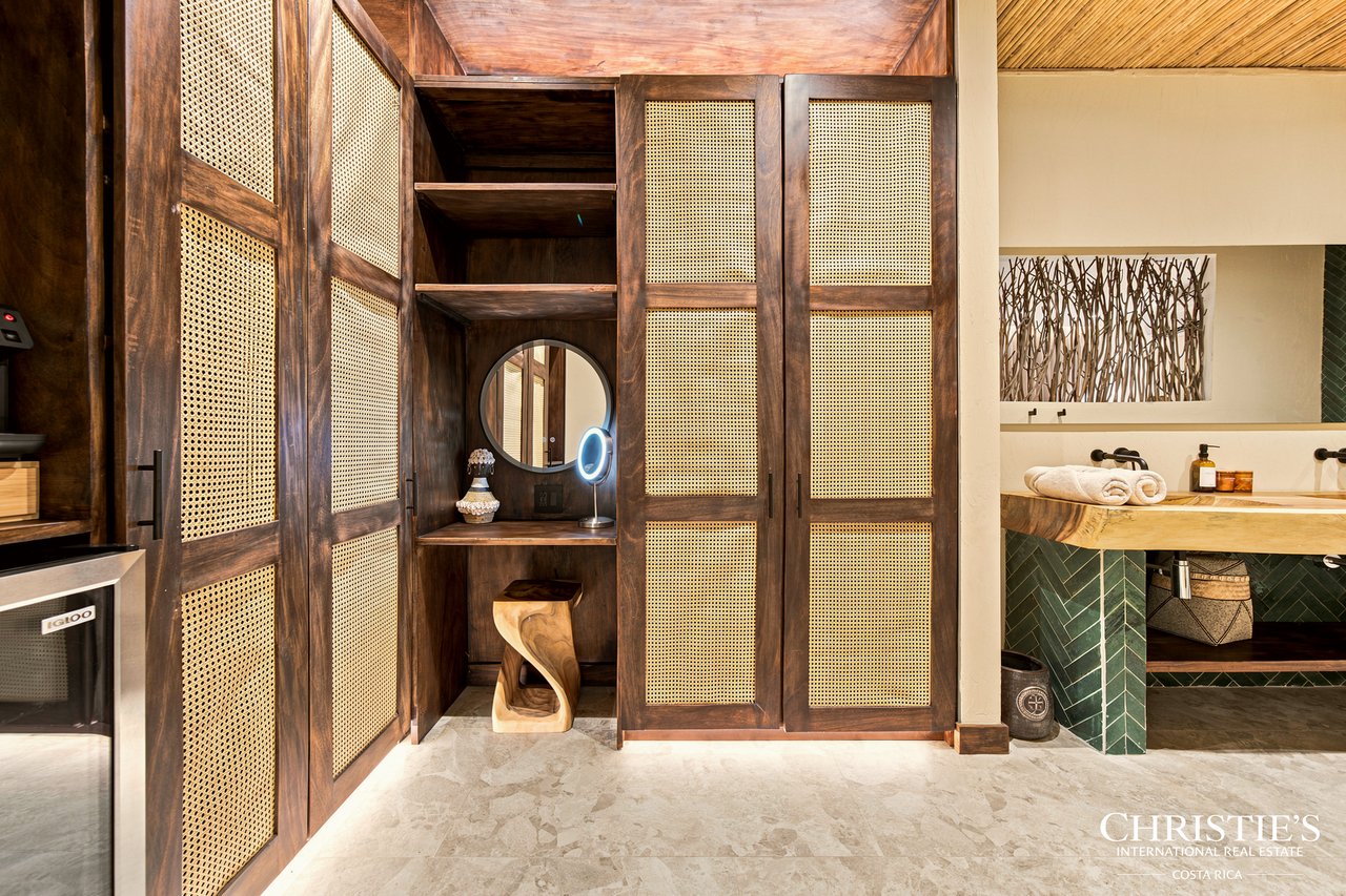 LE CLOS - An Exclusive Three-Residence Estate 