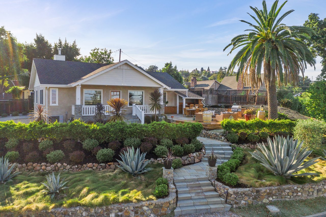 910 Sunset Dr